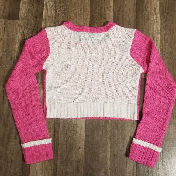 DerekĀ heartājuniorāpink AndāWhite Sweater, Medium - Picture 2 of 6